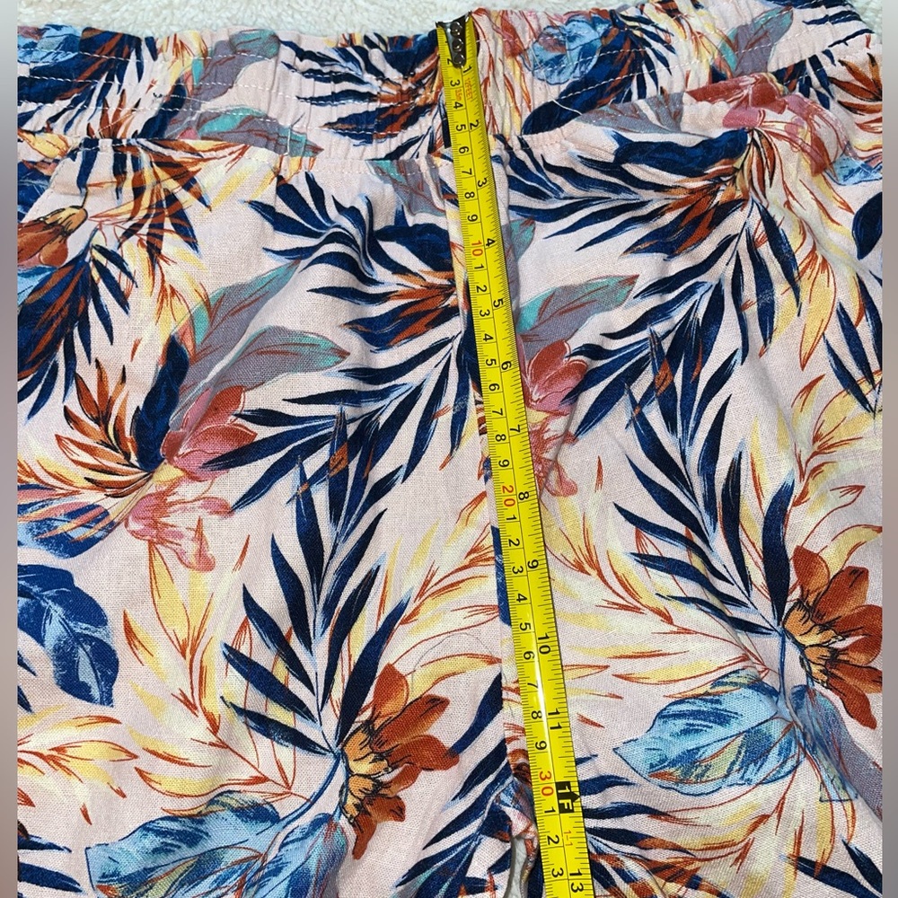 Caribbean Joe Multicolor Floral and Fern Patterned Capris - Picture 5 of 7
